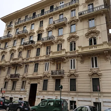 Popolo Rooms&suites Πανσιόν 4*