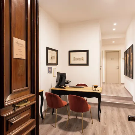 Popolo Rooms&suites 게스트하우스 4*