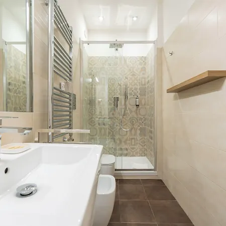 Popolo Rooms&suites 게스트하우스 4*
